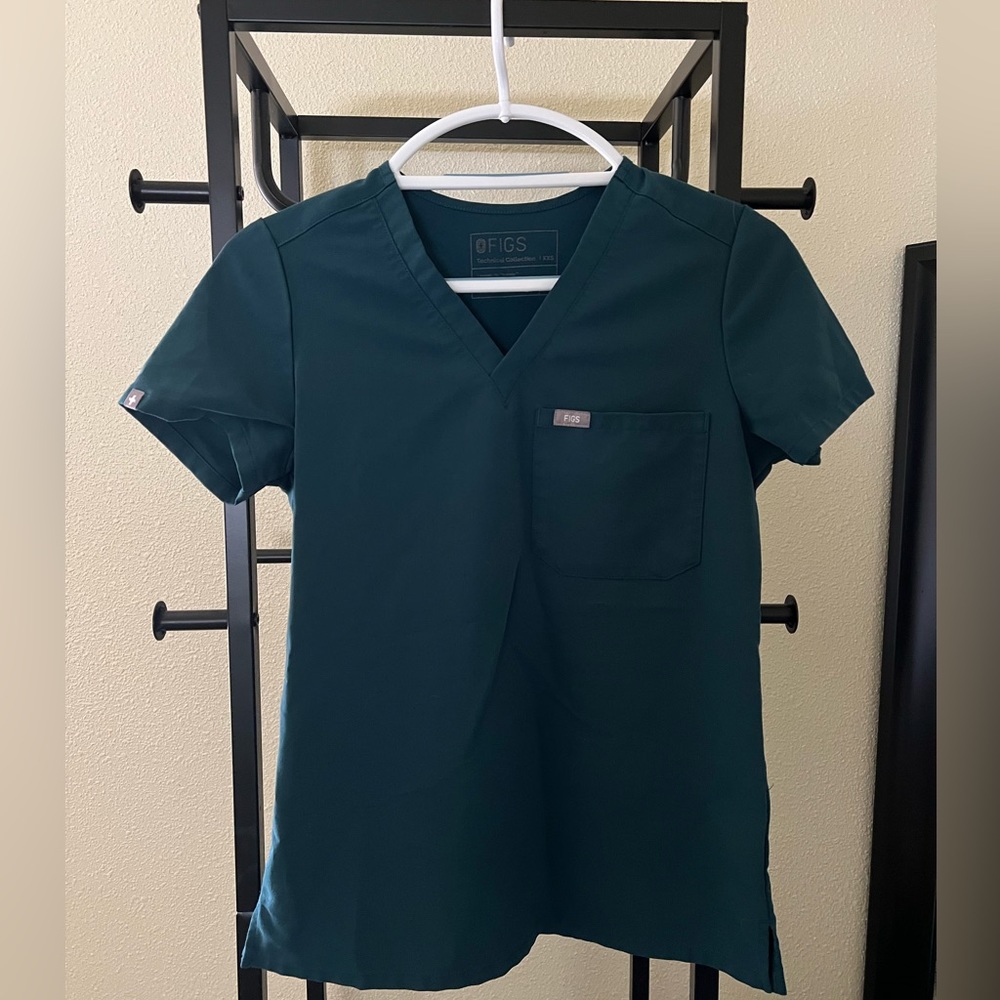 Figs Catarina One Pocket Scrub Top (Caribbean Blue)